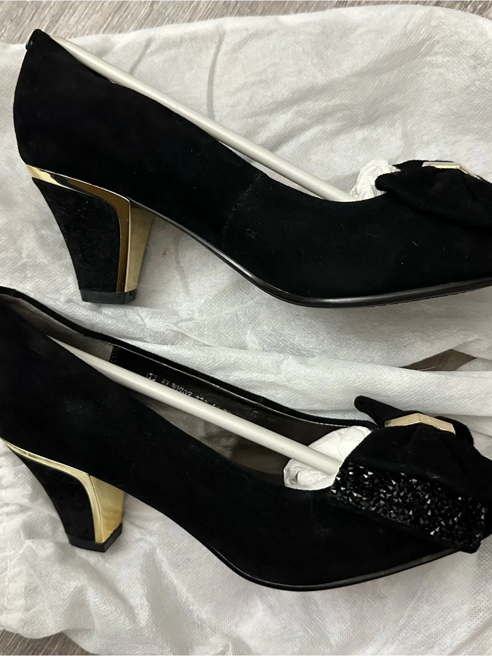 Black Bow-Accent Women's Pumps with Gold Detail